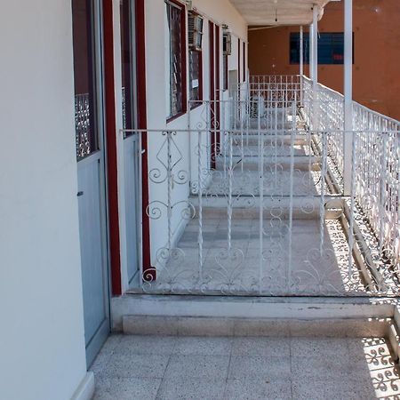 Oyo Hotel Rubi Ζιουατανέχο Εξωτερικό φωτογραφία