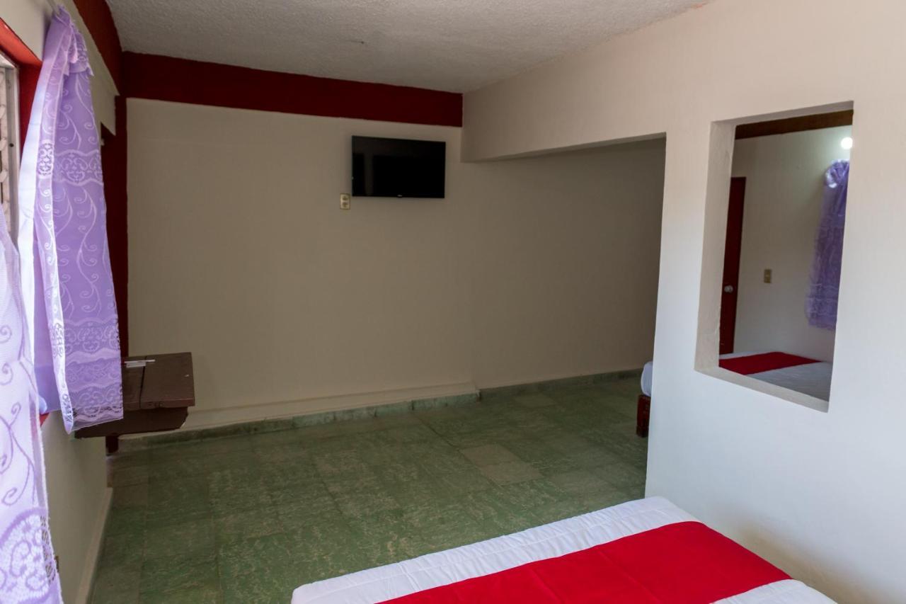 Oyo Hotel Rubi Ζιουατανέχο Εξωτερικό φωτογραφία
