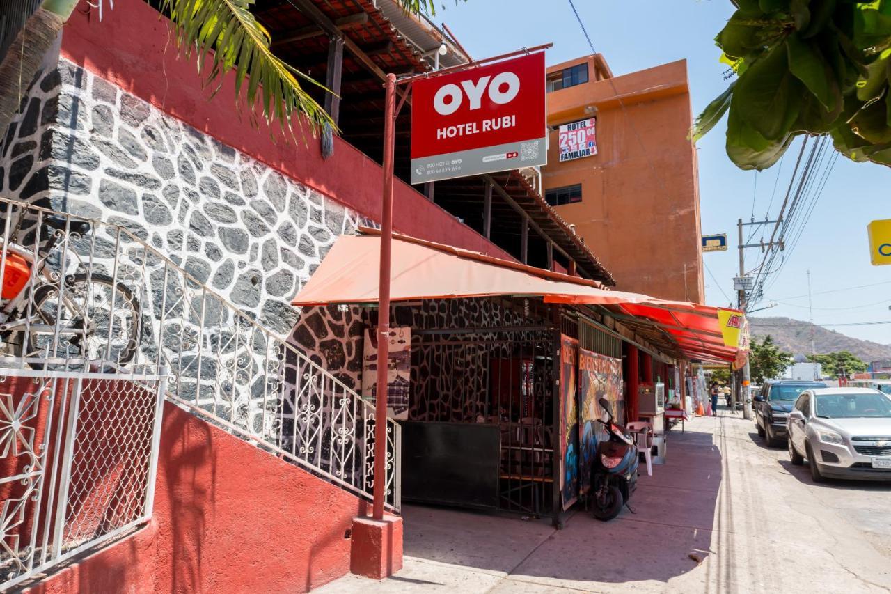 Oyo Hotel Rubi Ζιουατανέχο Εξωτερικό φωτογραφία