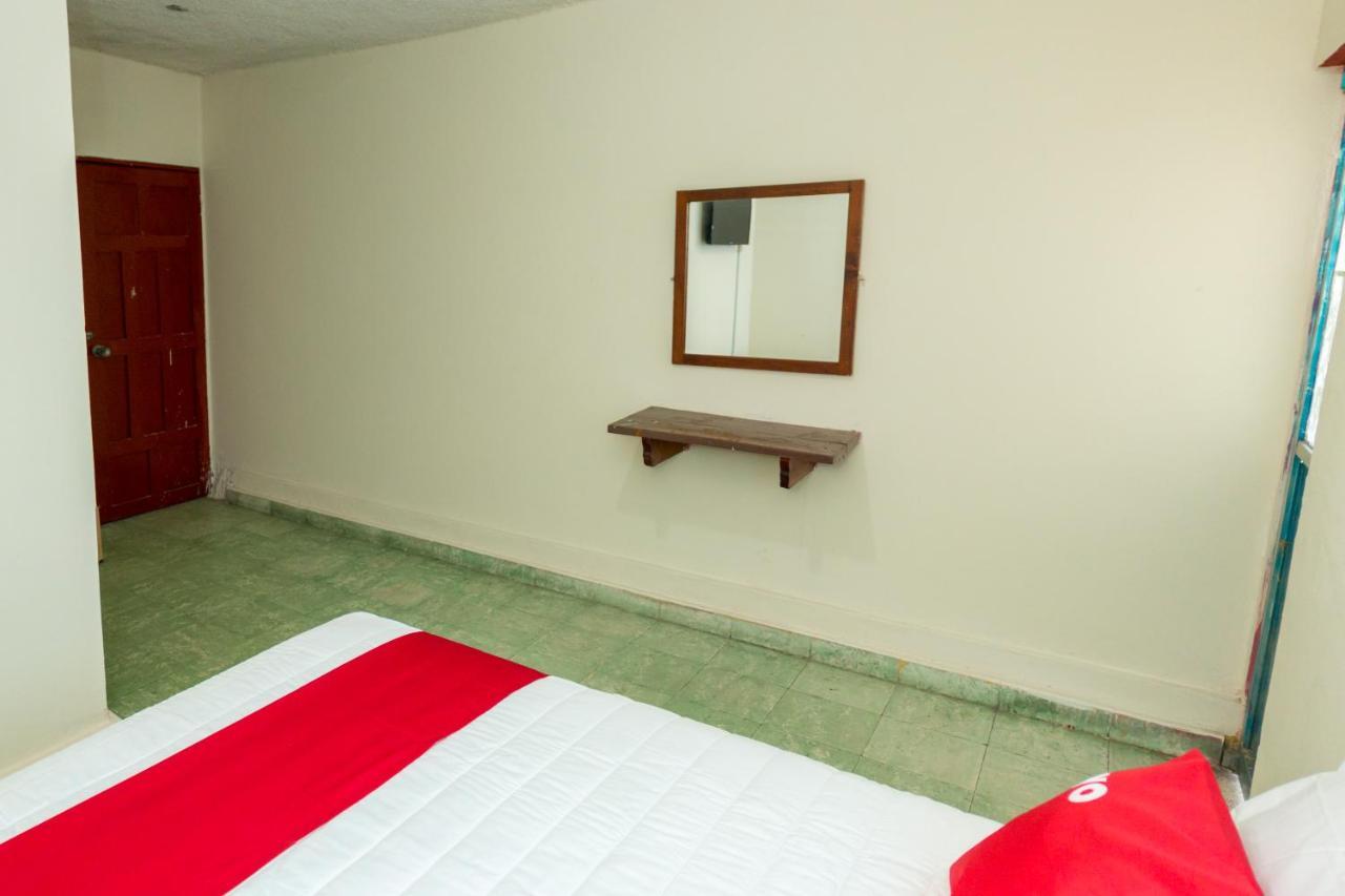 Oyo Hotel Rubi Ζιουατανέχο Εξωτερικό φωτογραφία