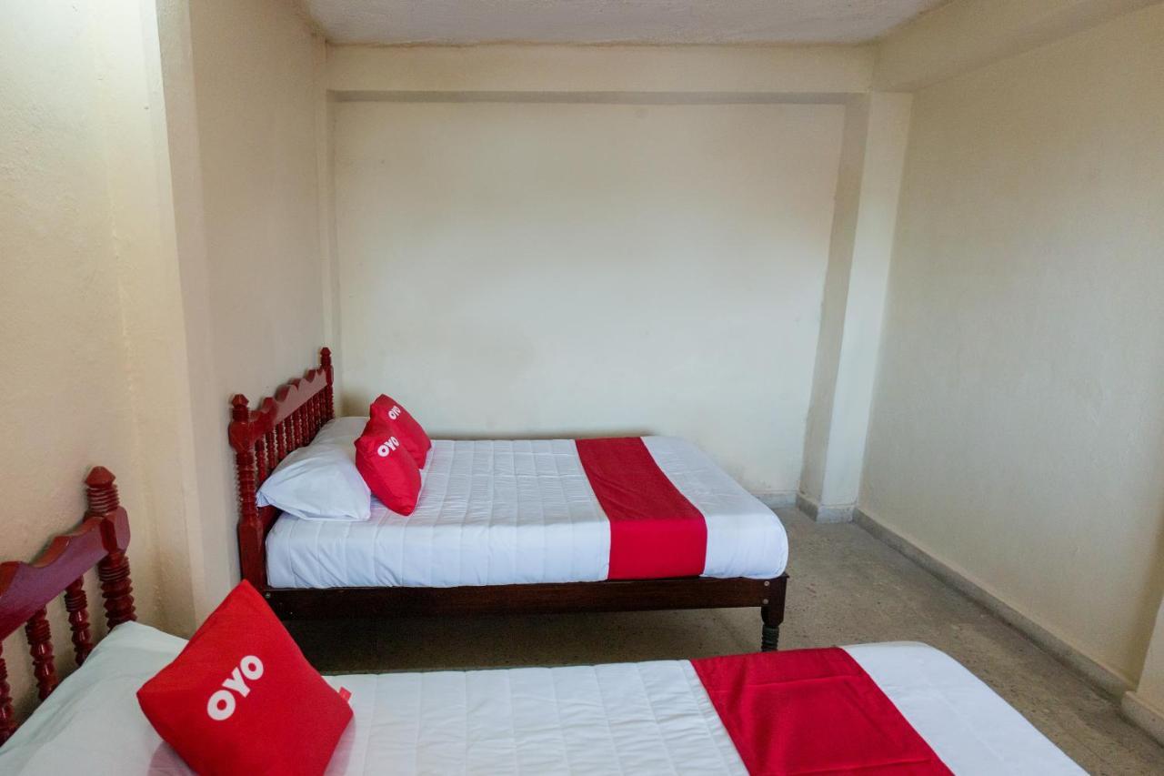 Oyo Hotel Rubi Ζιουατανέχο Εξωτερικό φωτογραφία