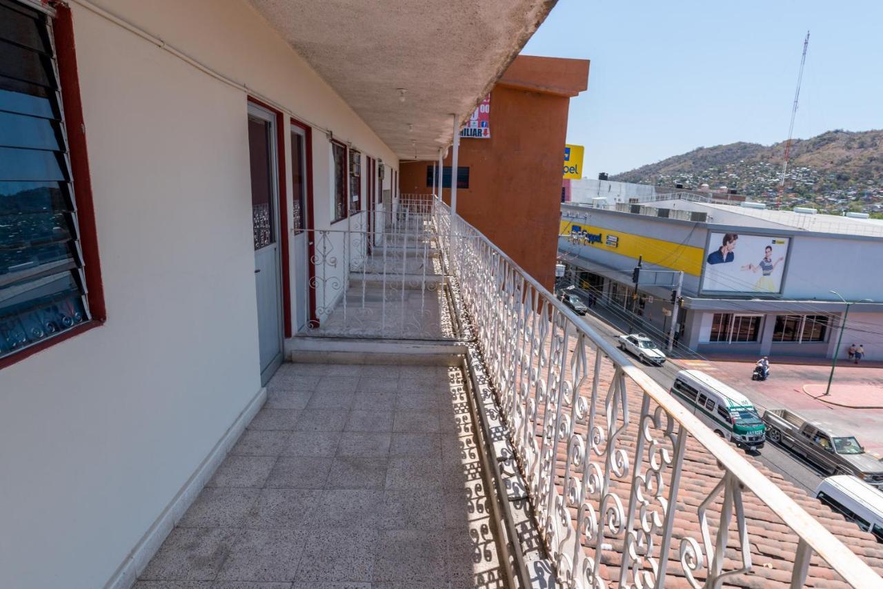 Oyo Hotel Rubi Ζιουατανέχο Εξωτερικό φωτογραφία