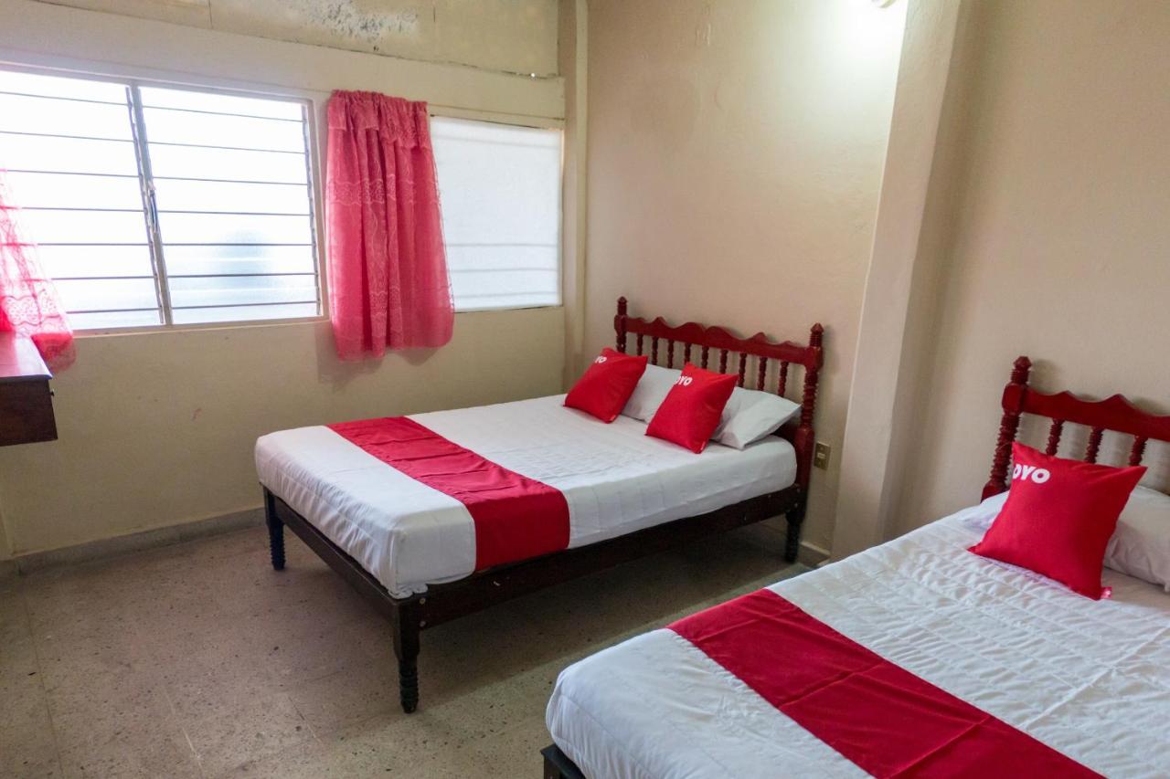 Oyo Hotel Rubi Ζιουατανέχο Εξωτερικό φωτογραφία
