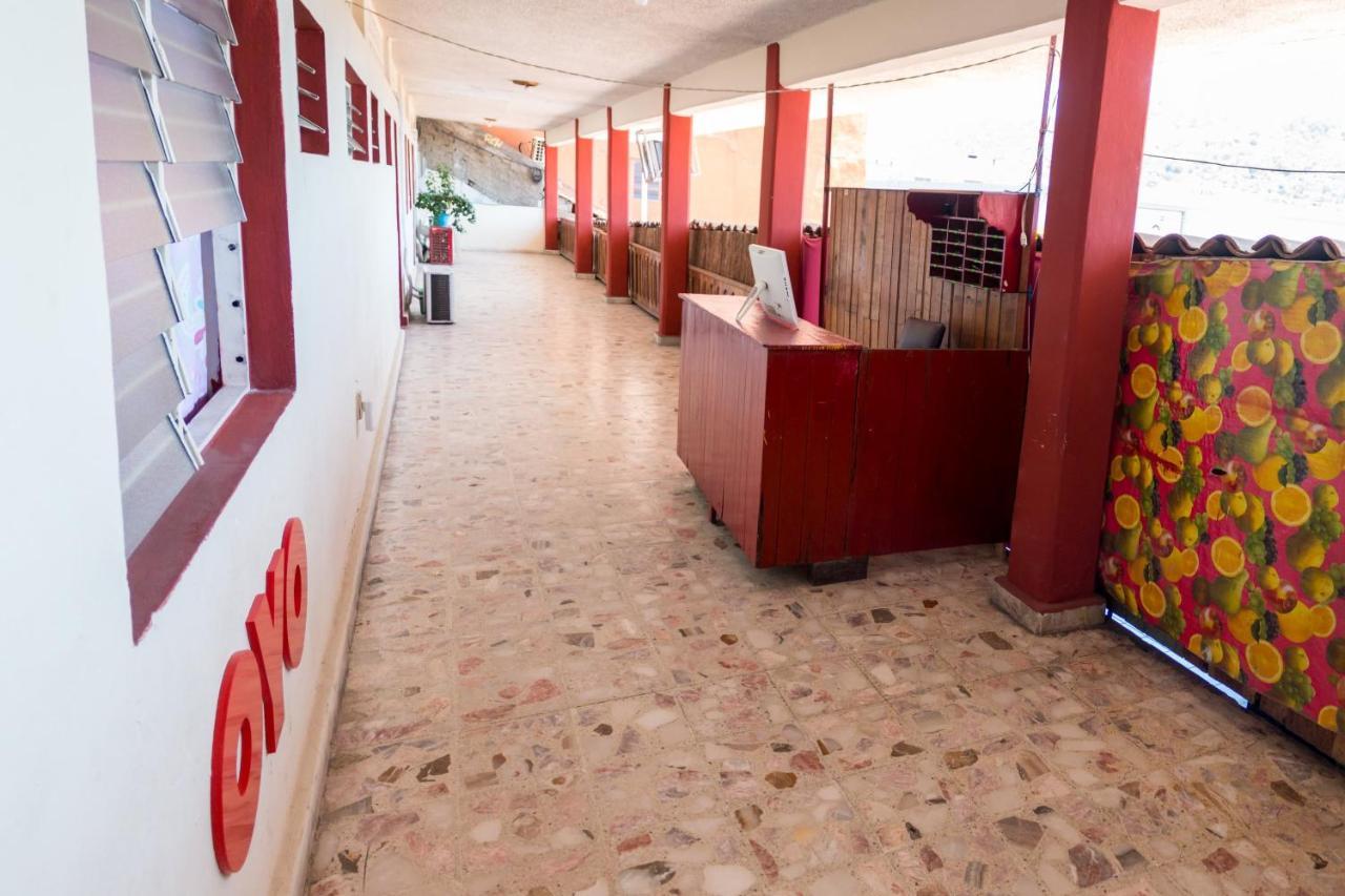 Oyo Hotel Rubi Ζιουατανέχο Εξωτερικό φωτογραφία