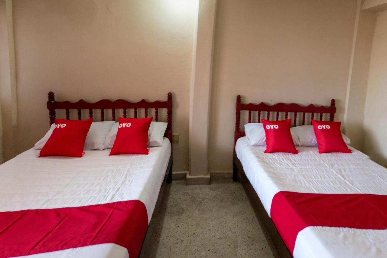 Oyo Hotel Rubi Ζιουατανέχο Εξωτερικό φωτογραφία
