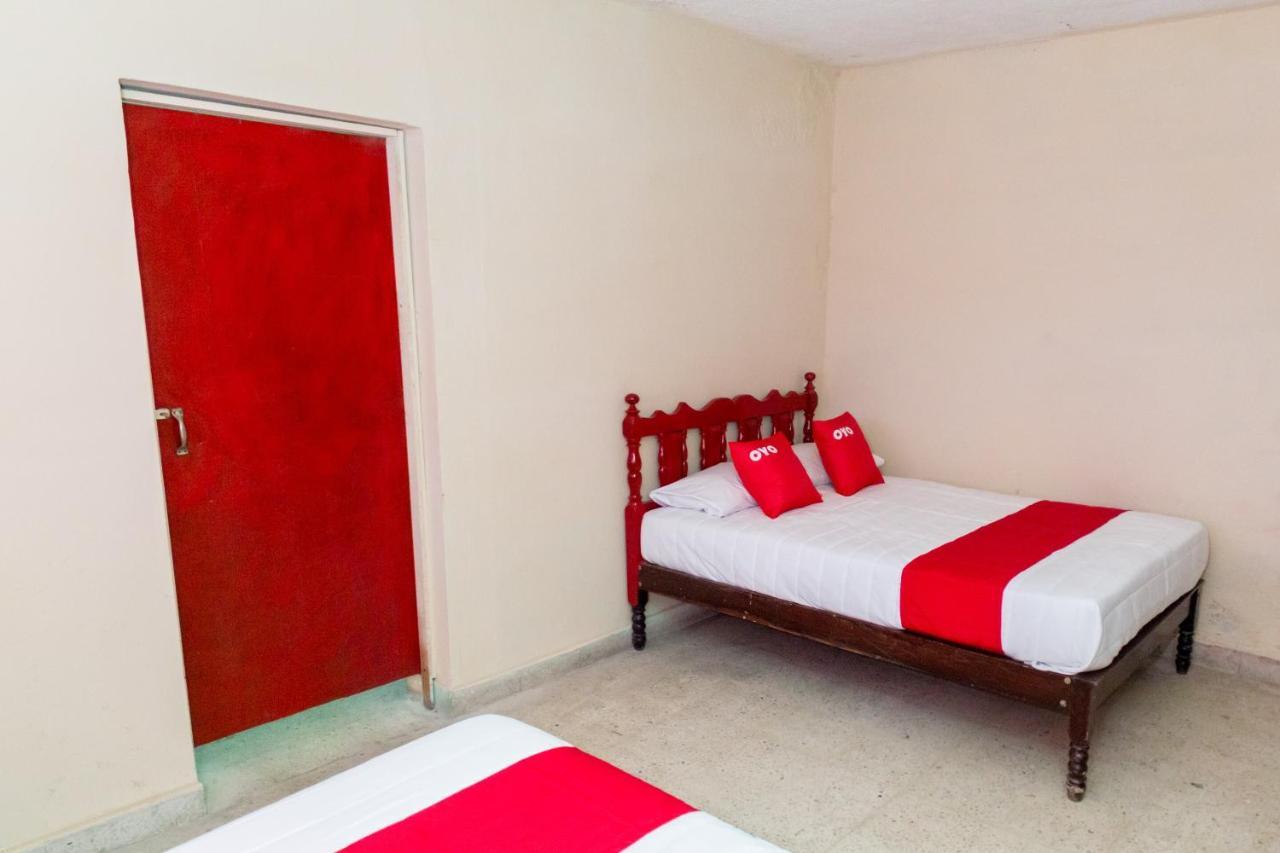Oyo Hotel Rubi Ζιουατανέχο Εξωτερικό φωτογραφία